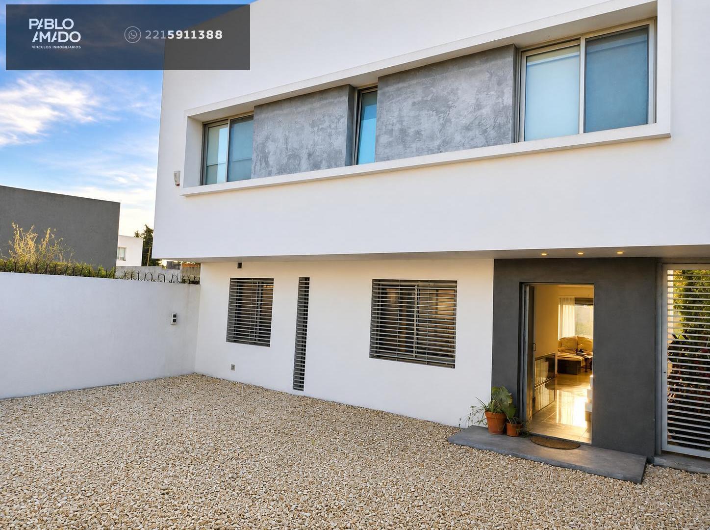 Foto de Venta de Casa 4 dormitorios, Suite, Vestidor, Escritorio, Pileta y Cocheras, imagen 1