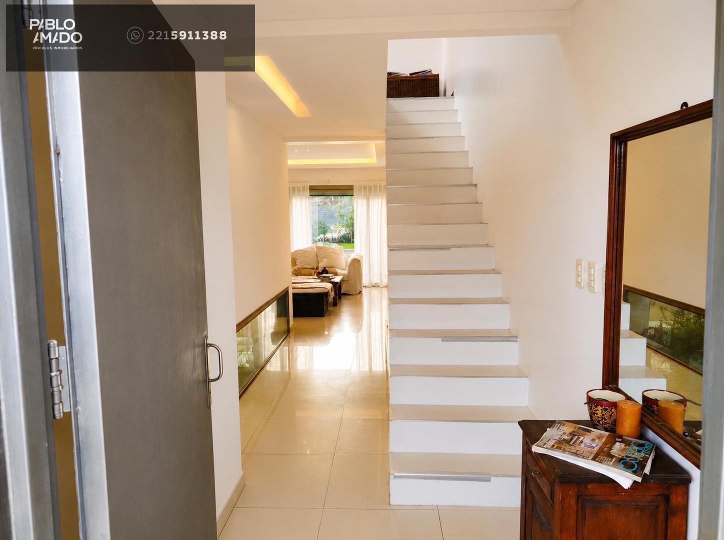 Foto de Venta de Casa 4 dormitorios, Suite, Vestidor, Escritorio, Pileta y Cocheras, imagen 4