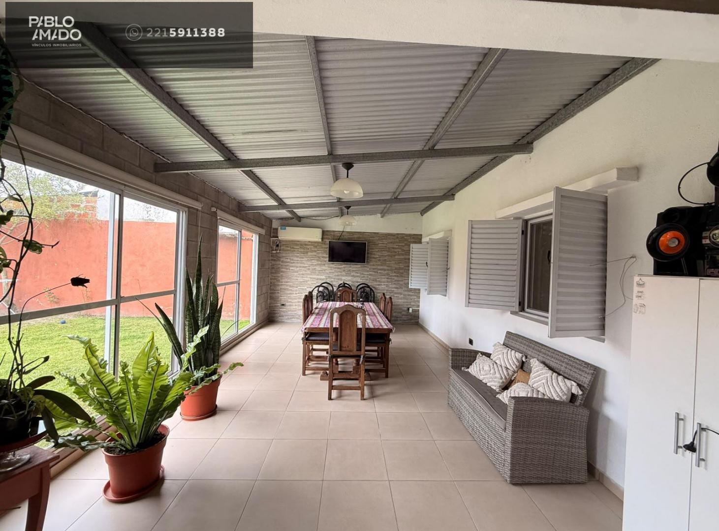 Foto de Casa de tres dormitorios, quincho y cochera en calle 3 bis y 517, imagen 1