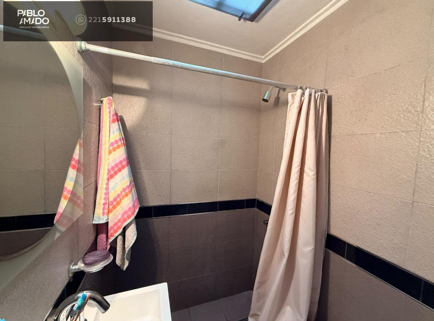 Foto de Casa de tres dormitorios, quincho y cochera en calle 3 bis y 517, imagen 5