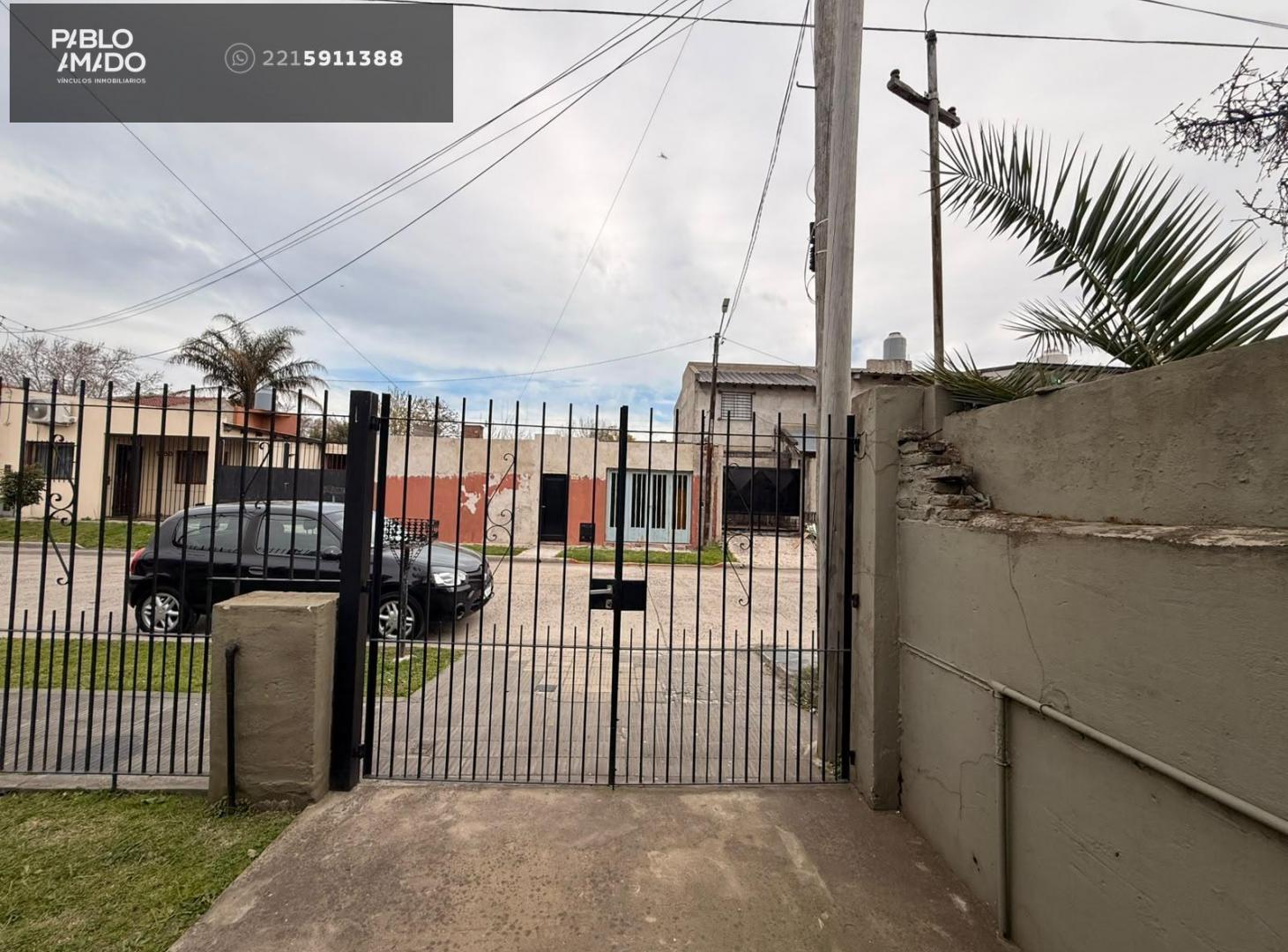 Foto de Casa de tres dormitorios, quincho y cochera en calle 3 bis y 517, imagen 2