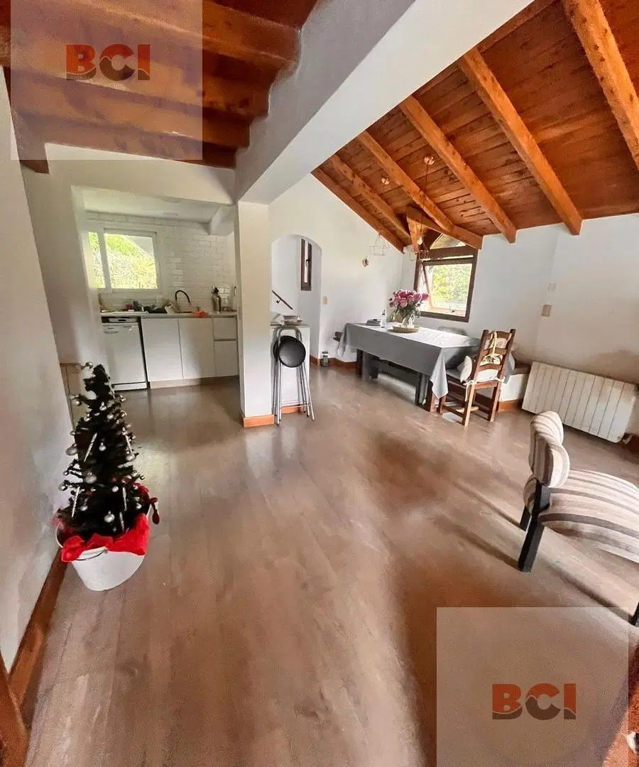 Casa Amplia con jardin y pileta en Melipal 3