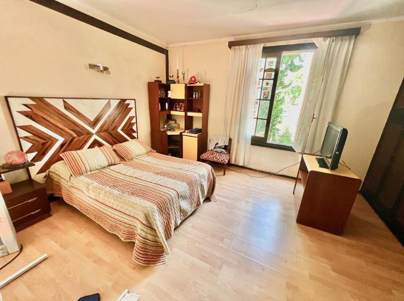 Oportunidad! Casa de 7 Amb con Doble Cochera, Fondo con Jardin y Pileta 1
