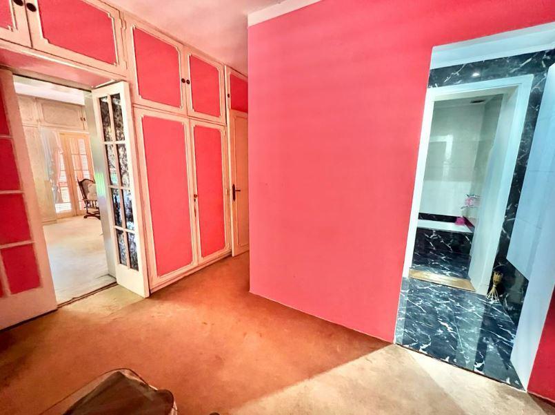 Oportunidad! Casa de 7 Amb con Doble Cochera, Fondo con Jardin y Pileta 4