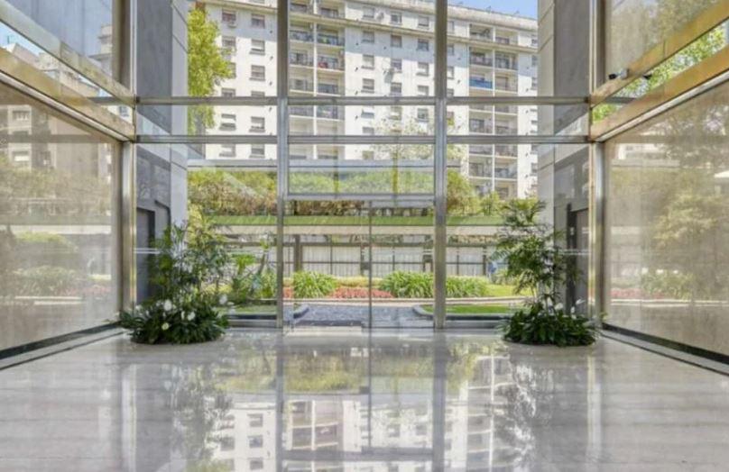 Foto de TORRE PREMIUM LIBERTADOR - Dpto 5 amb y 3 cocheras frente - ¡Excelente, imagen 2