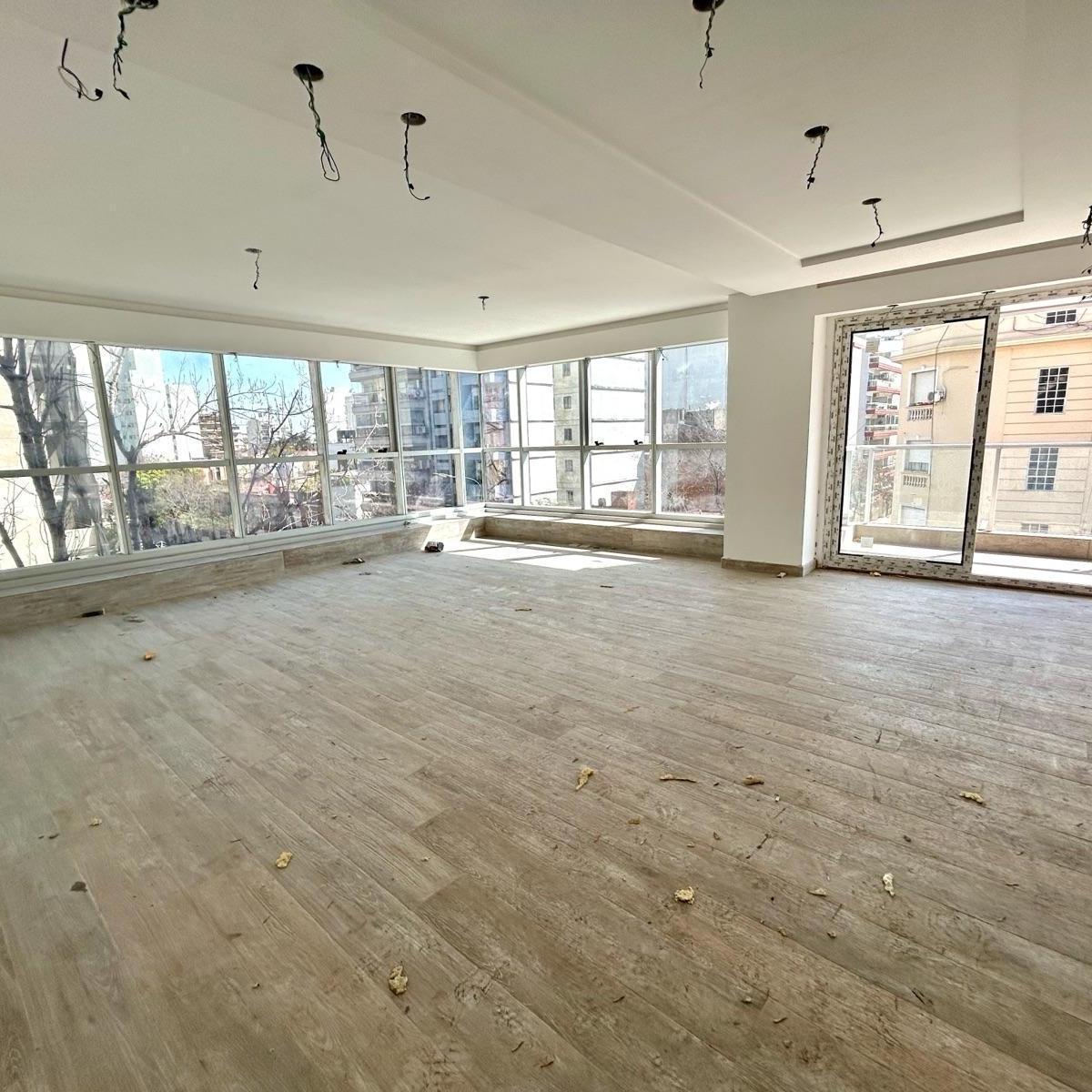 Departamento 4 Ambientes con Dependencia y Cochera! Full Amenities - Flores 2