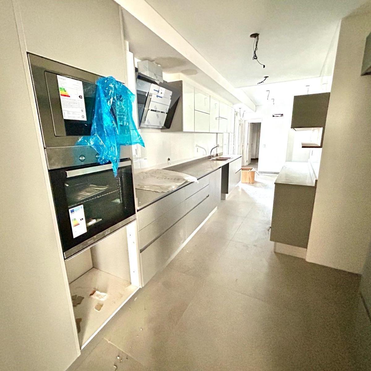 Departamento 4 Ambientes con Dependencia y Cochera! Full Amenities - Flores 3