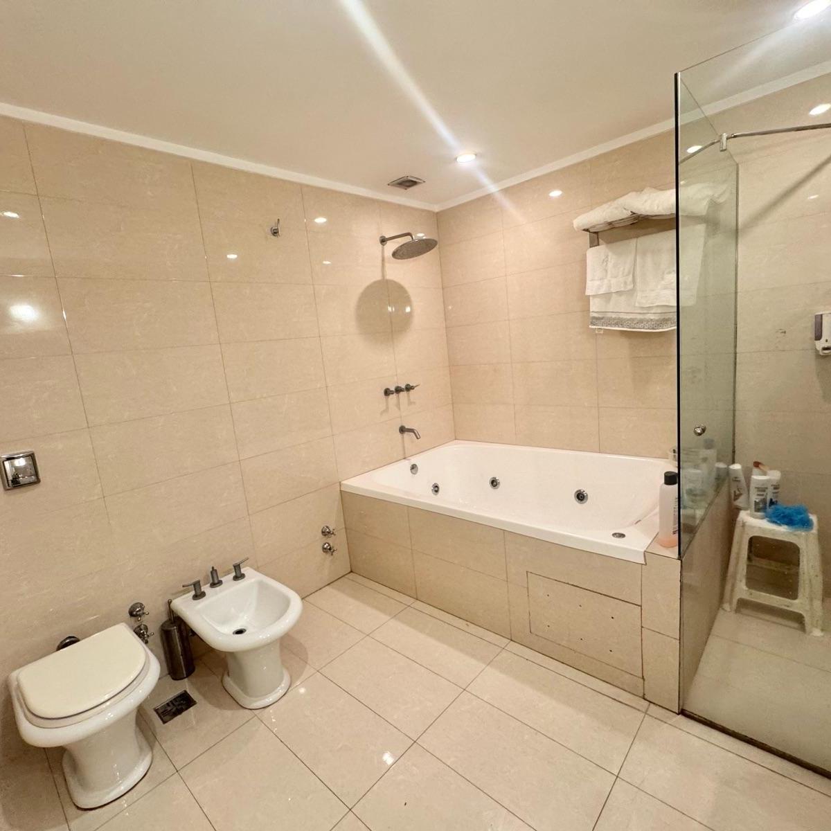 Espectacular Departamento 5 Amb 240 M! Full Amenities y Seg 24 Hs - Flores 5