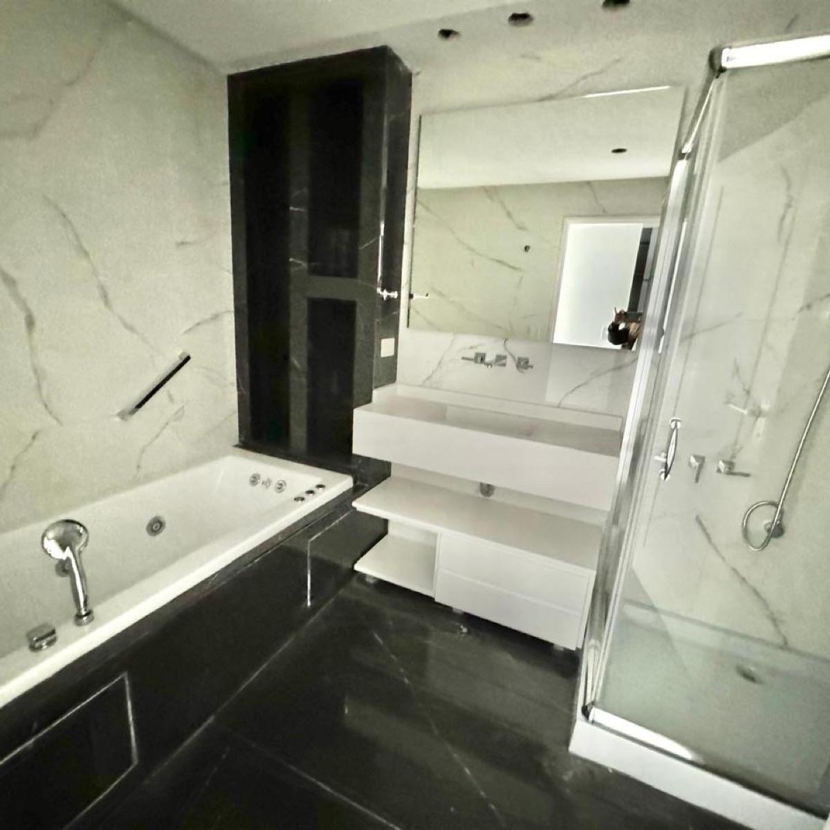 Depto 5 Amb con Dep y Cochera! Amenities y Seg 24 Hs - Edificio de Gran Categoria 5