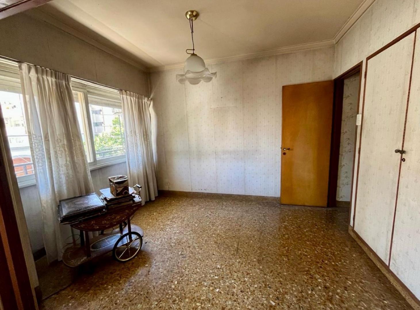Foto de Departamento 4 ambientes con balcón al frente A REFACCIONAR!!! - Villa, imagen 5