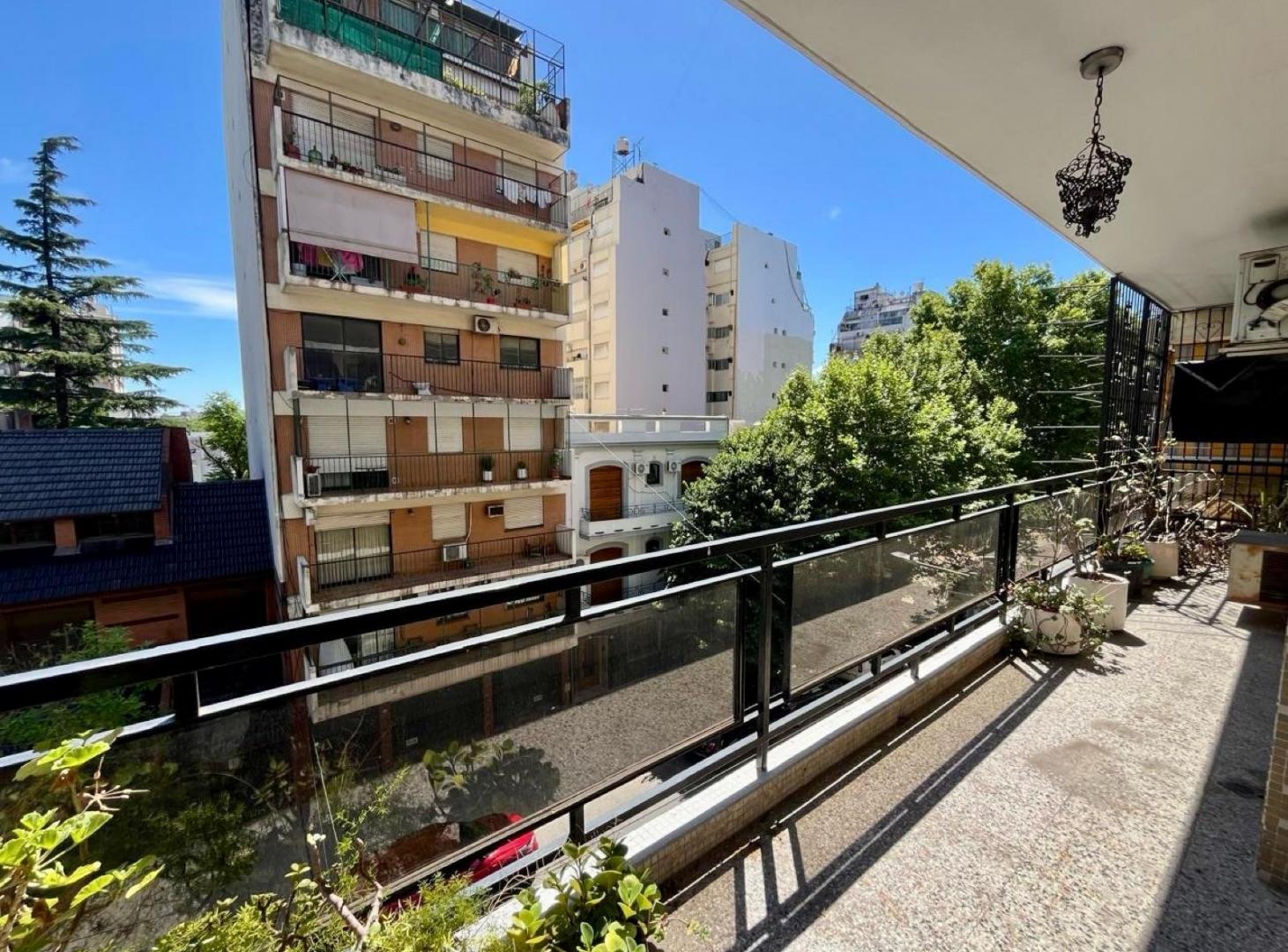 Departamento 4 ambientes con balcón al frente A REFACCIONAR!!! - Villa del Parque