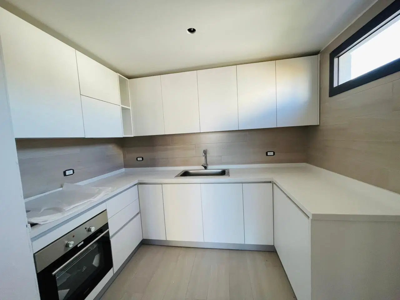 Departamento de 2 ambientes con balcón terraza en piso alto - 67 Metros totales 4