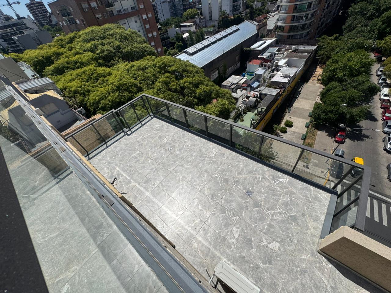 3 Ambientes con gran balcon aterrazado. Cochera cubierta. Amenities ¡A Estrenar!