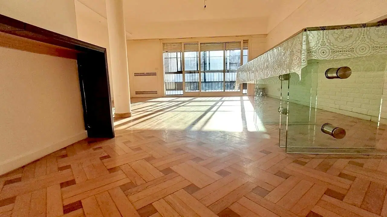 Departamento 4 ambientes con dependencia y cochera en Almagro 2
