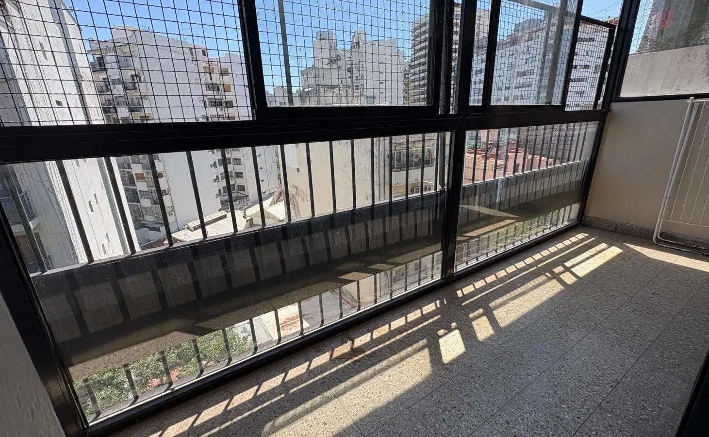 Departamento 4 ambientes con dependencia y cochera en Almagro 4