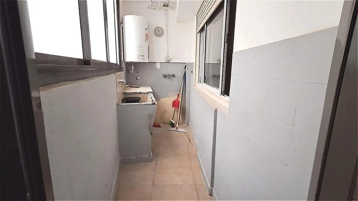Departamento 4 ambientes con dependencia y cochera en Almagro 3