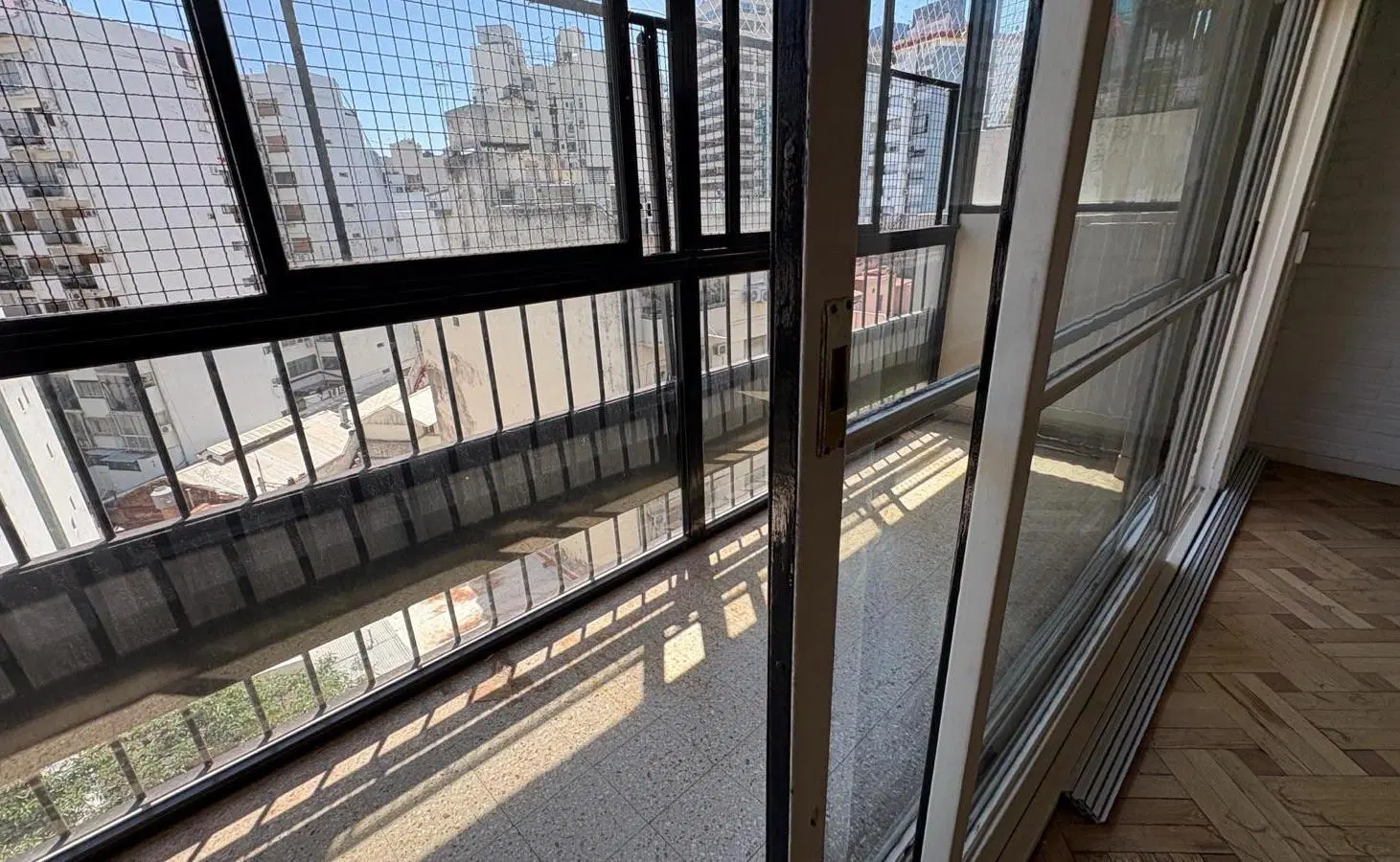 Departamento 4 ambientes con dependencia y cochera en Almagro 5