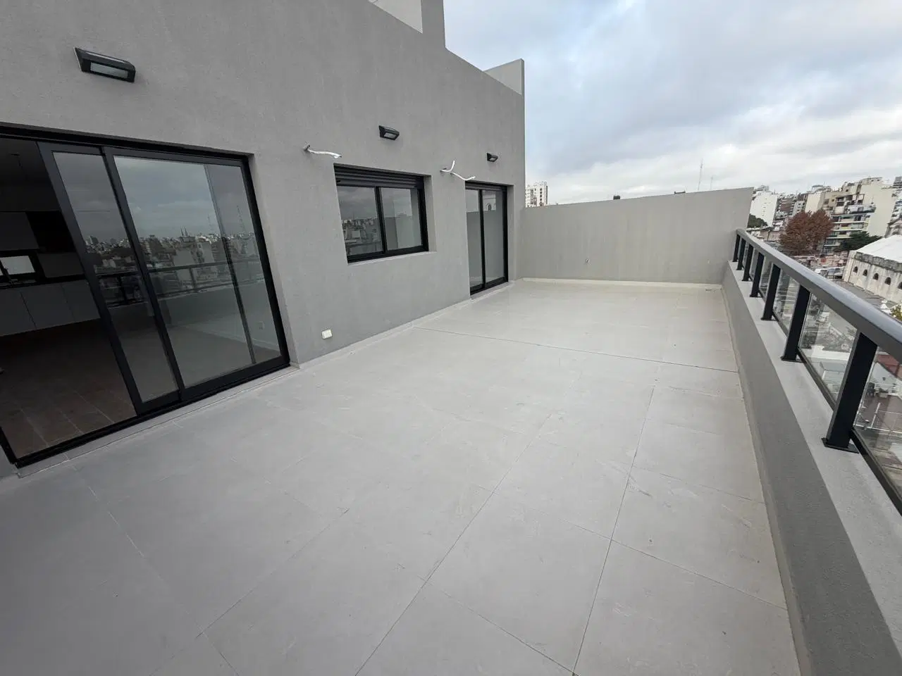 Departamento 3 ambientes con terraza propia al contrafrente 4
