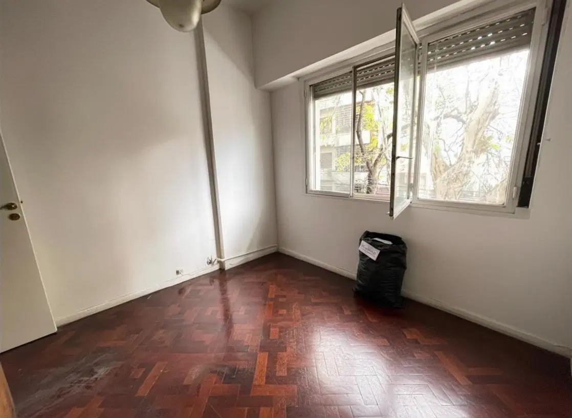 3 ambientes 49 metros totales con balcón al frente en Flores 5