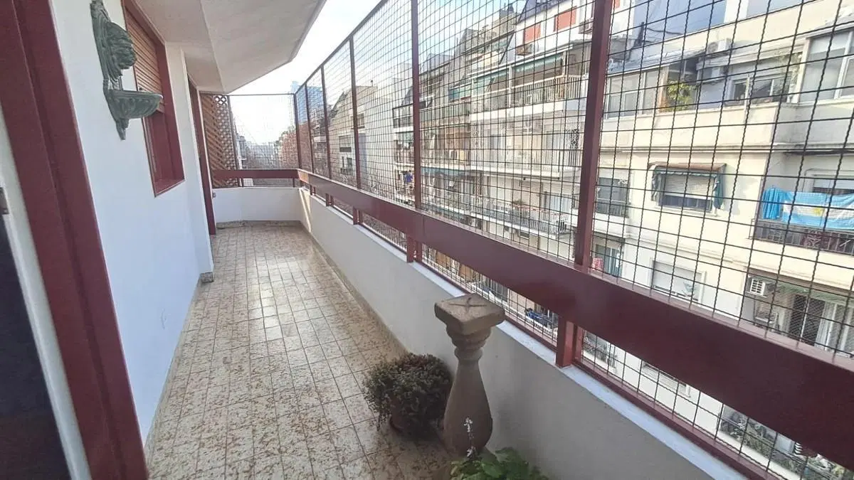 Departamento 3 ambientes con balcón corrido al frente en Caballito 5