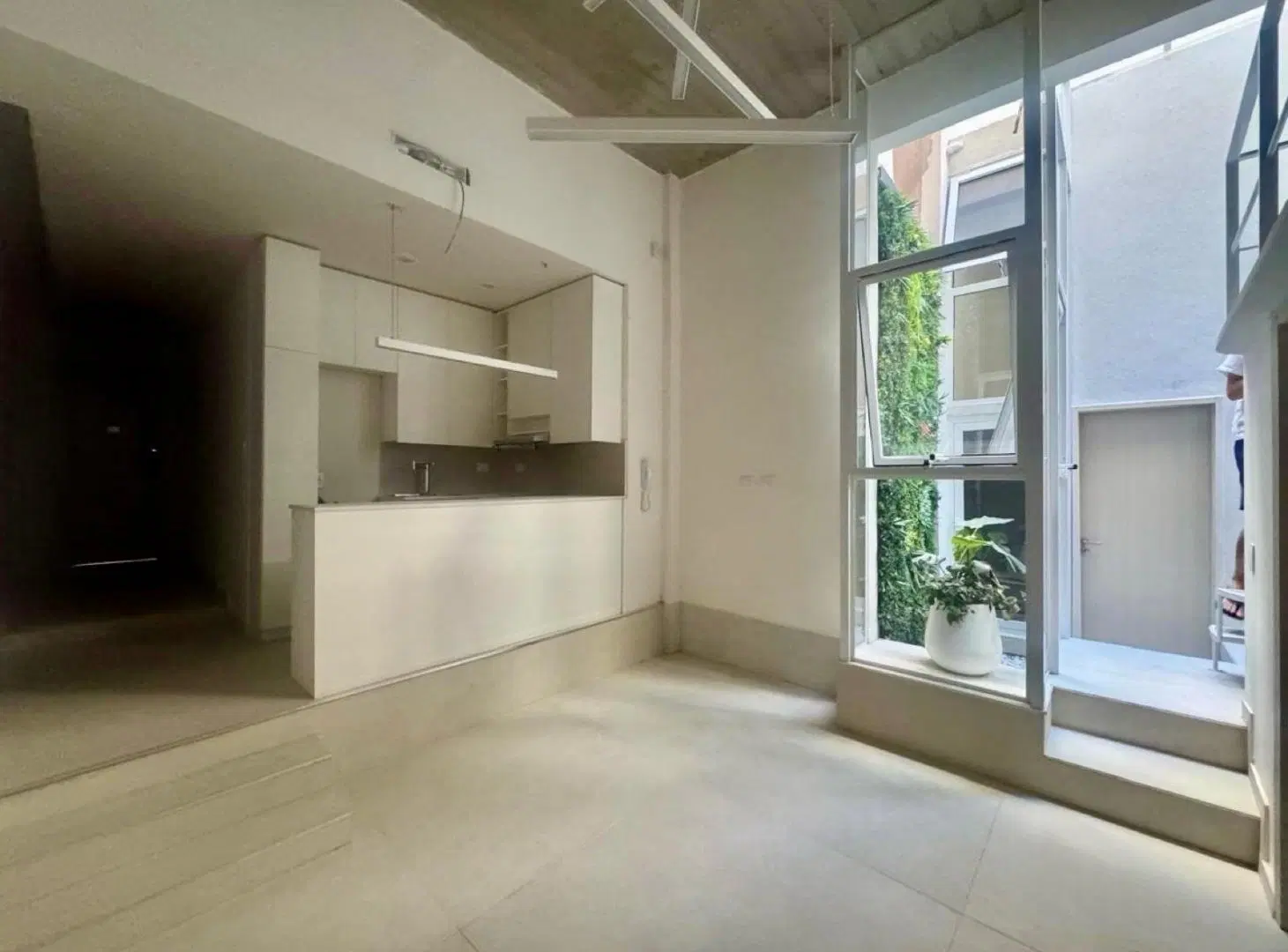 Departamento de 3 ambientes super luminoso - Reciclado a nuevo - con bajas expensas! 2