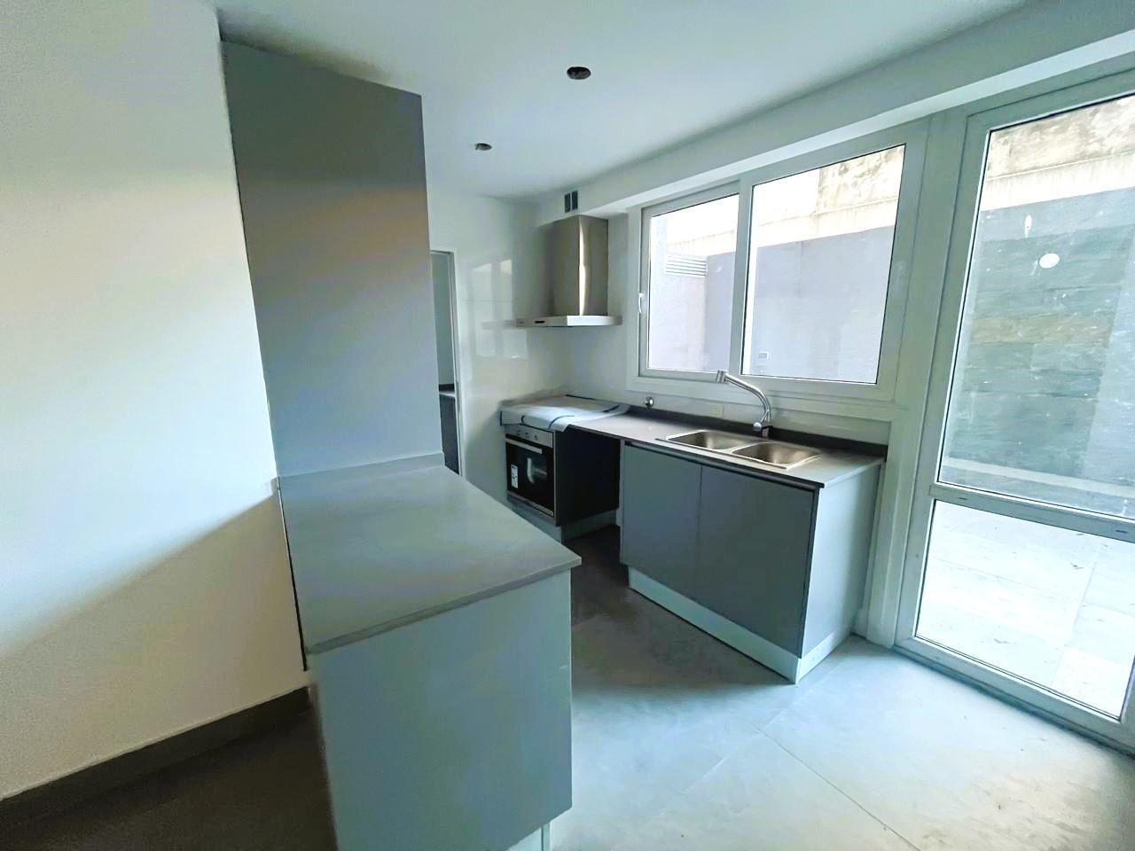 Foto de DEPTO 4 AMB DEP/ A ESTRENAR / COCHERA/LUMINOSO/ PATIO Y BALCON, imagen 2