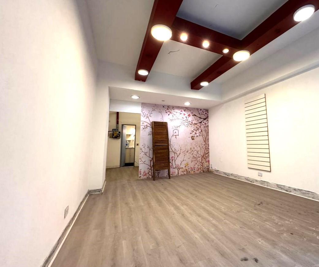 Foto de RETIRO - VENTA LOCAL COMERCIAL - 73 M2 - APTO VARIOS DESTINOS, imagen 2