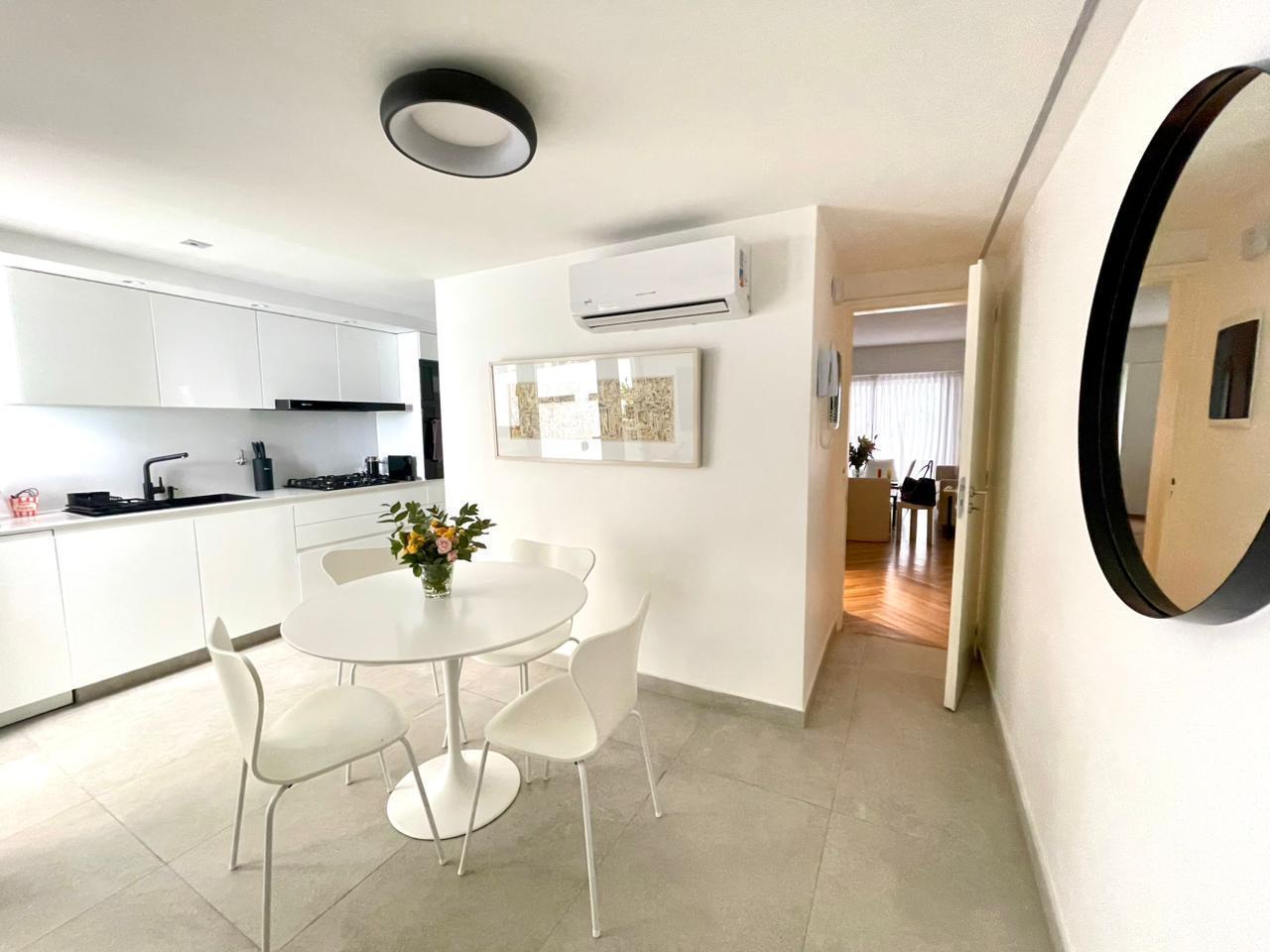 Foto de Depto de 3 amb con cochera y gran patio - 160 m totales. Se vende, imagen 2