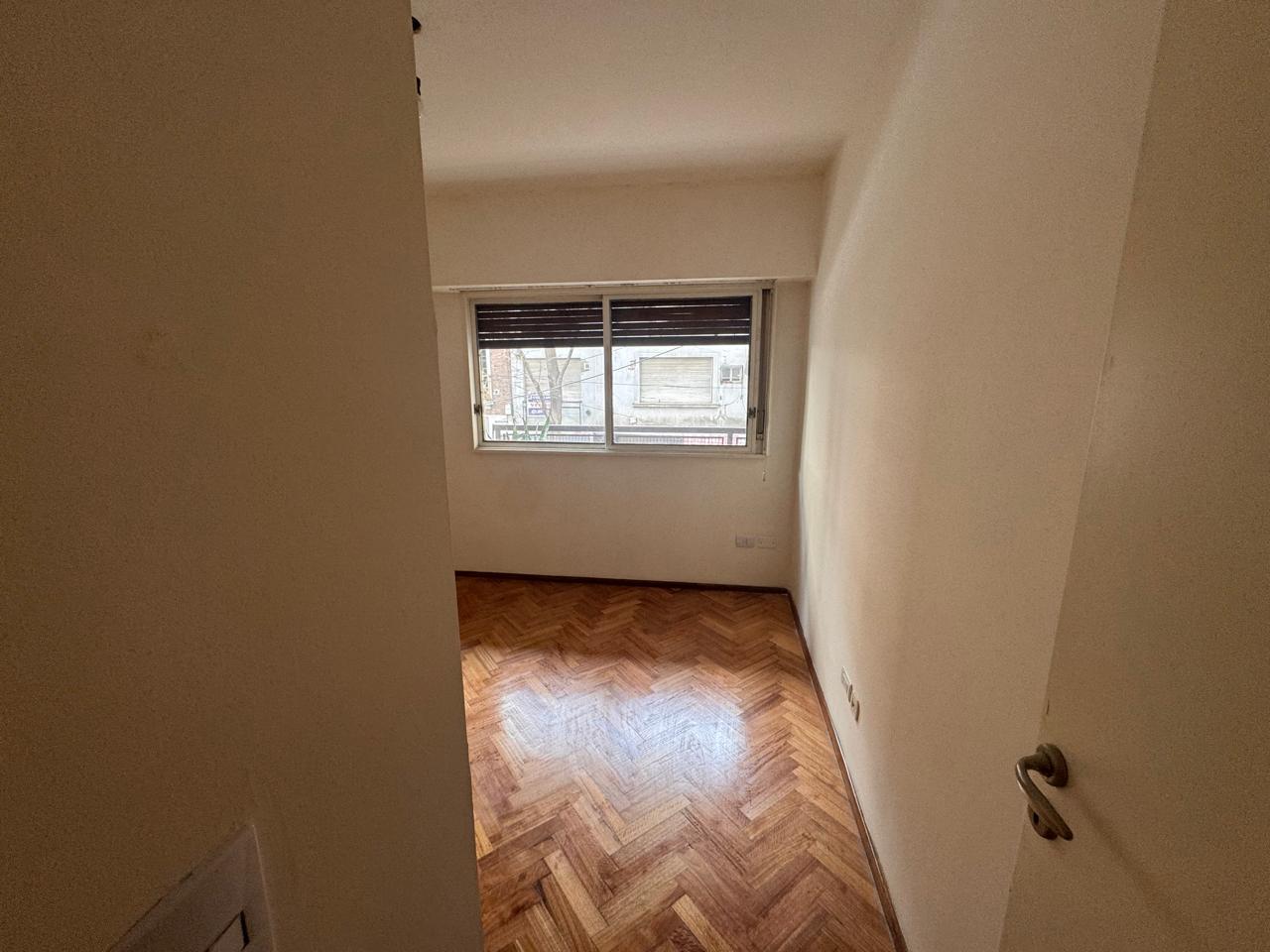 Foto de BELGRANO - DEPARTAMENTO 3 AMBIENTES CON DEPENDENCIA PATIO Y COCHERA, imagen 5