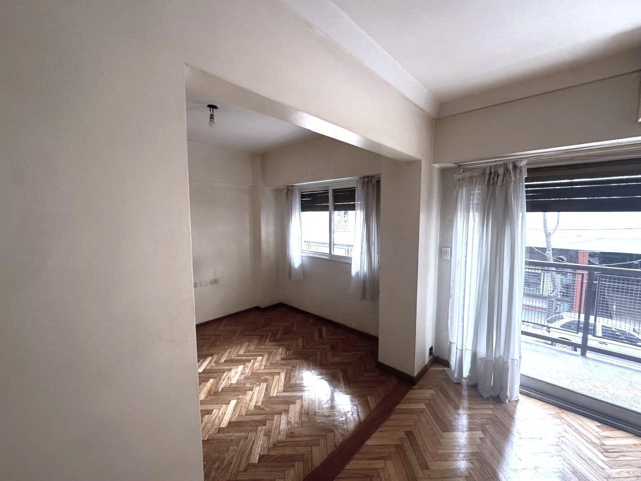 Foto de BELGRANO - DEPARTAMENTO 3 AMBIENTES CON DEPENDENCIA PATIO Y COCHERA, imagen 1
