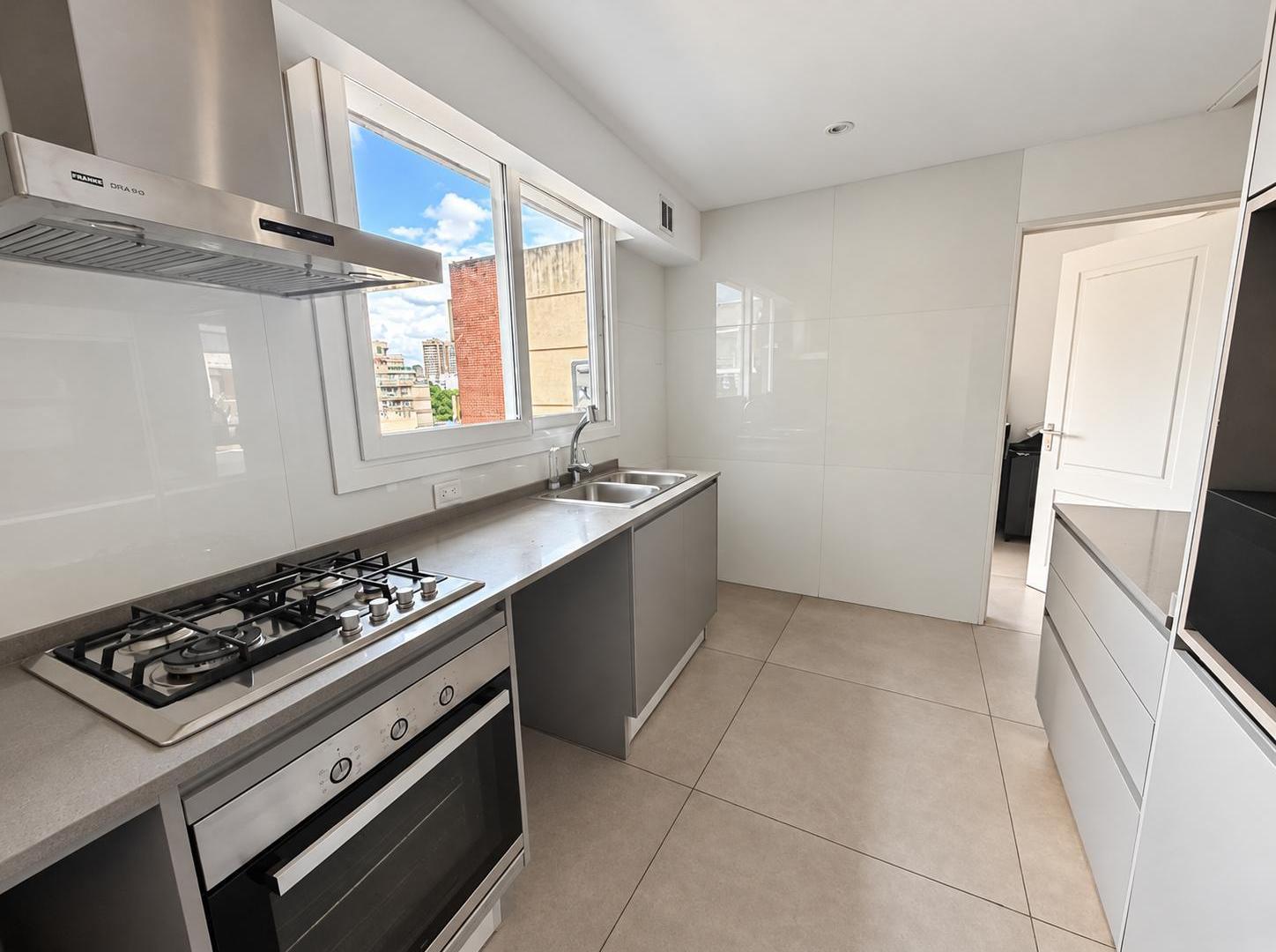 Foto de Depto 4 Amb con Dependencia y Cochera! 122 m². Full Amenities! - Flores, imagen 5