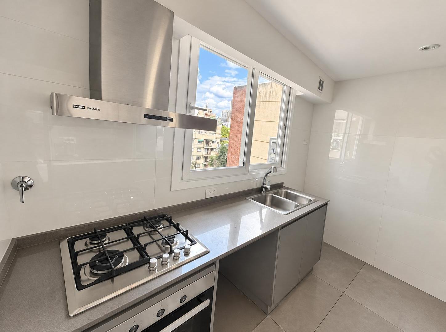 Foto de Depto 4 Amb con Dependencia y Cochera! 122 m². Full Amenities! - Flores, imagen 3