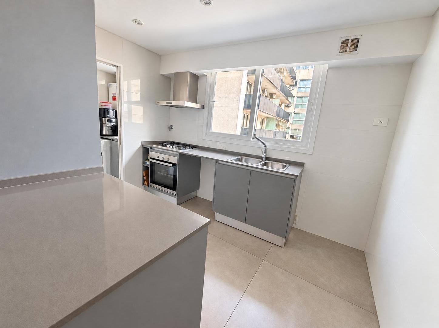 Foto de Depto 4 Amb con Dependencia y Cochera! 122 m². Full Amenities! - Flores, imagen 4