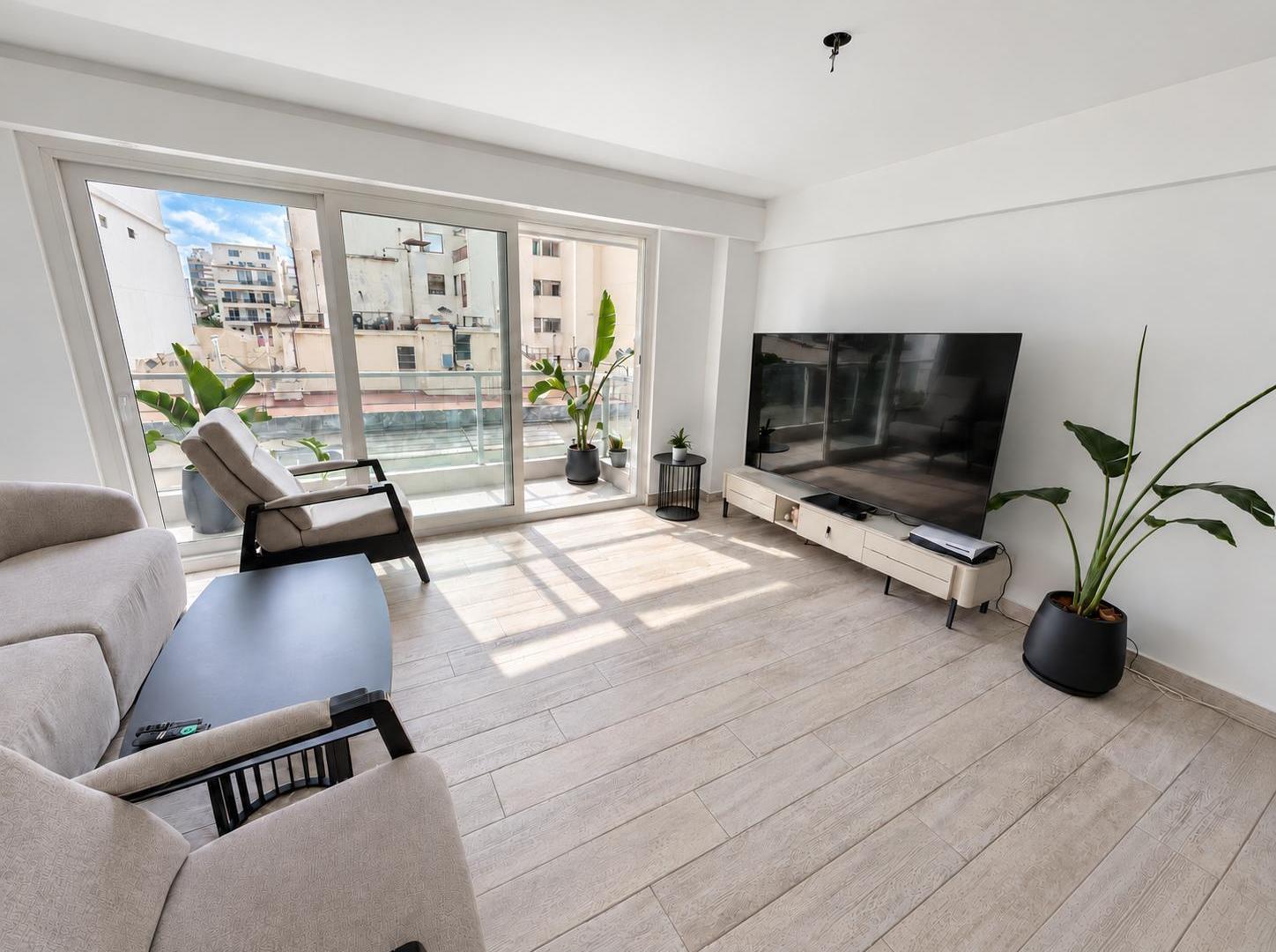 Foto de Depto 4 Amb con Dependencia y Cochera! 122 m². Full Amenities! - Flores, imagen 1