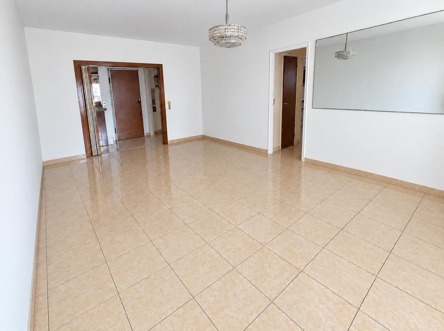 Foto de DEPTO 4 AMB CON DOBLE BALCÓN, DEPENDENCIA – AMPLITUD Y EXCELENTE, imagen 2