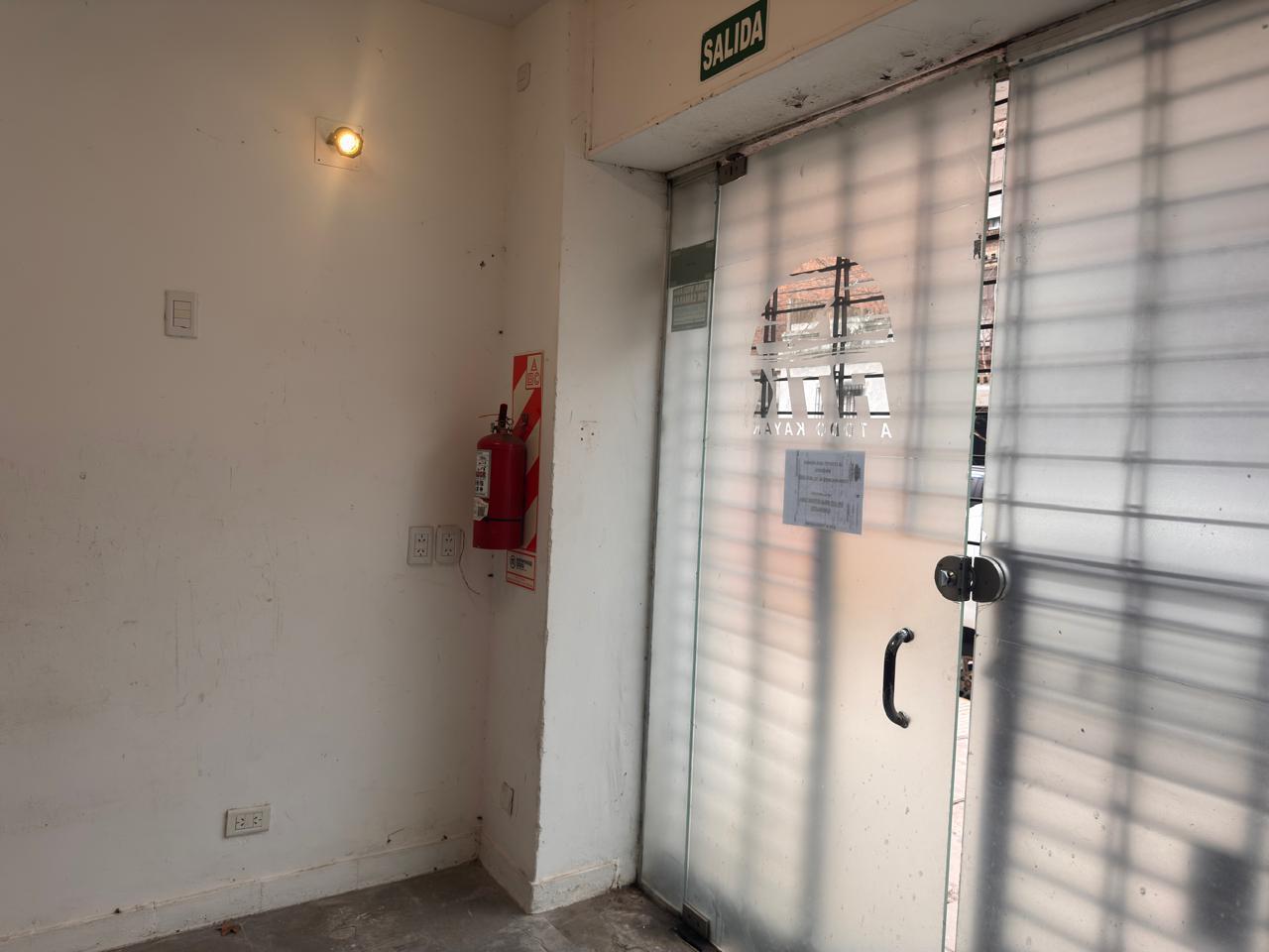 Foto de DEPOSITO - PALERMO / COLEGIALES 3 CUADRAS DE CABILDO, imagen 4