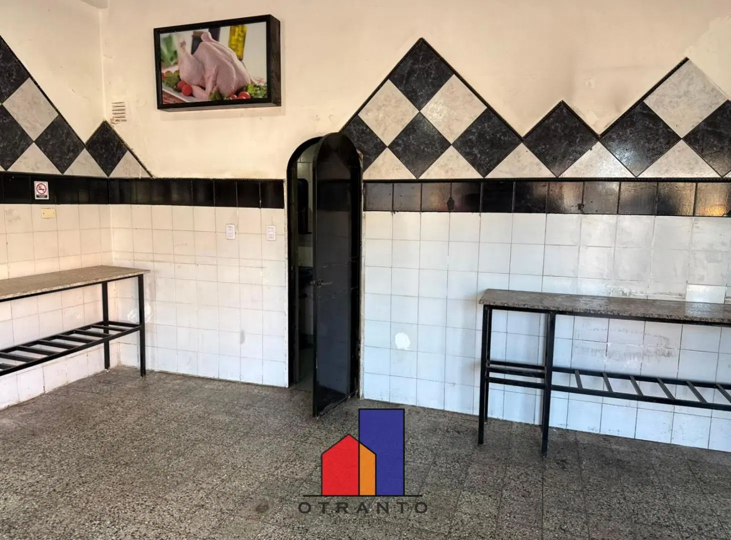Impecable Local Comercial En Esquina (Dividido en dos locales) 5