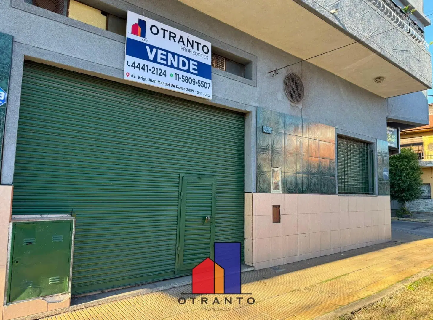 Impecable Local Comercial En Esquina (Dividido en dos locales) 3
