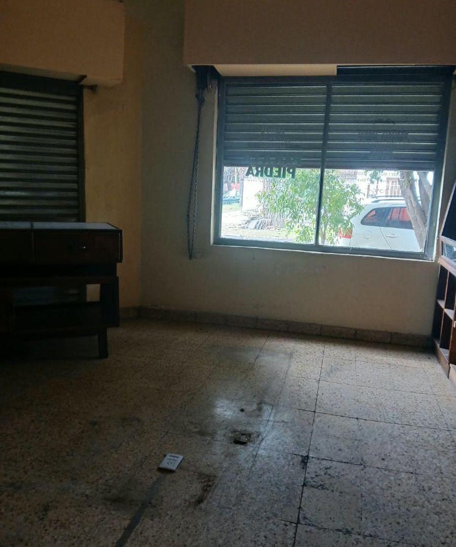 Foto de ESPACIOSO LOCAL EN ESQUINA CON AMPLIA CUADRA/ DEPOSITO, imagen 4