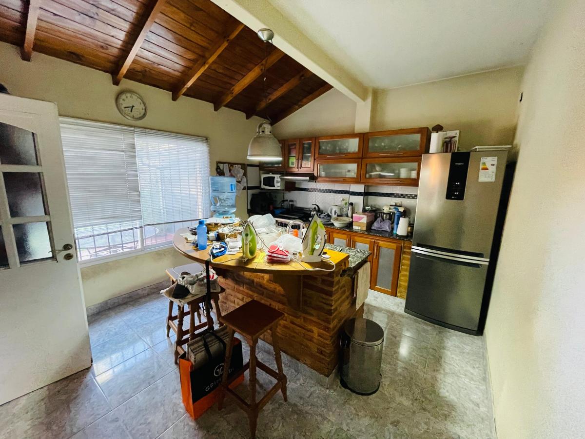 CASA 3 AMBIENTES CON PILETA Y DEPARTAMENTO 3 AMBIENTES. IDEAL 2 FAMILIAS