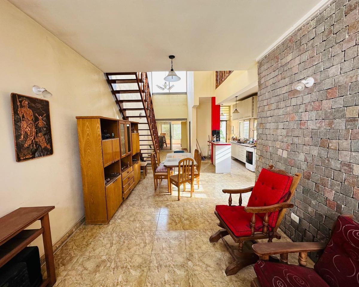 Venta Casa en 2 Plantas Sobre Lote de 10x 45 3