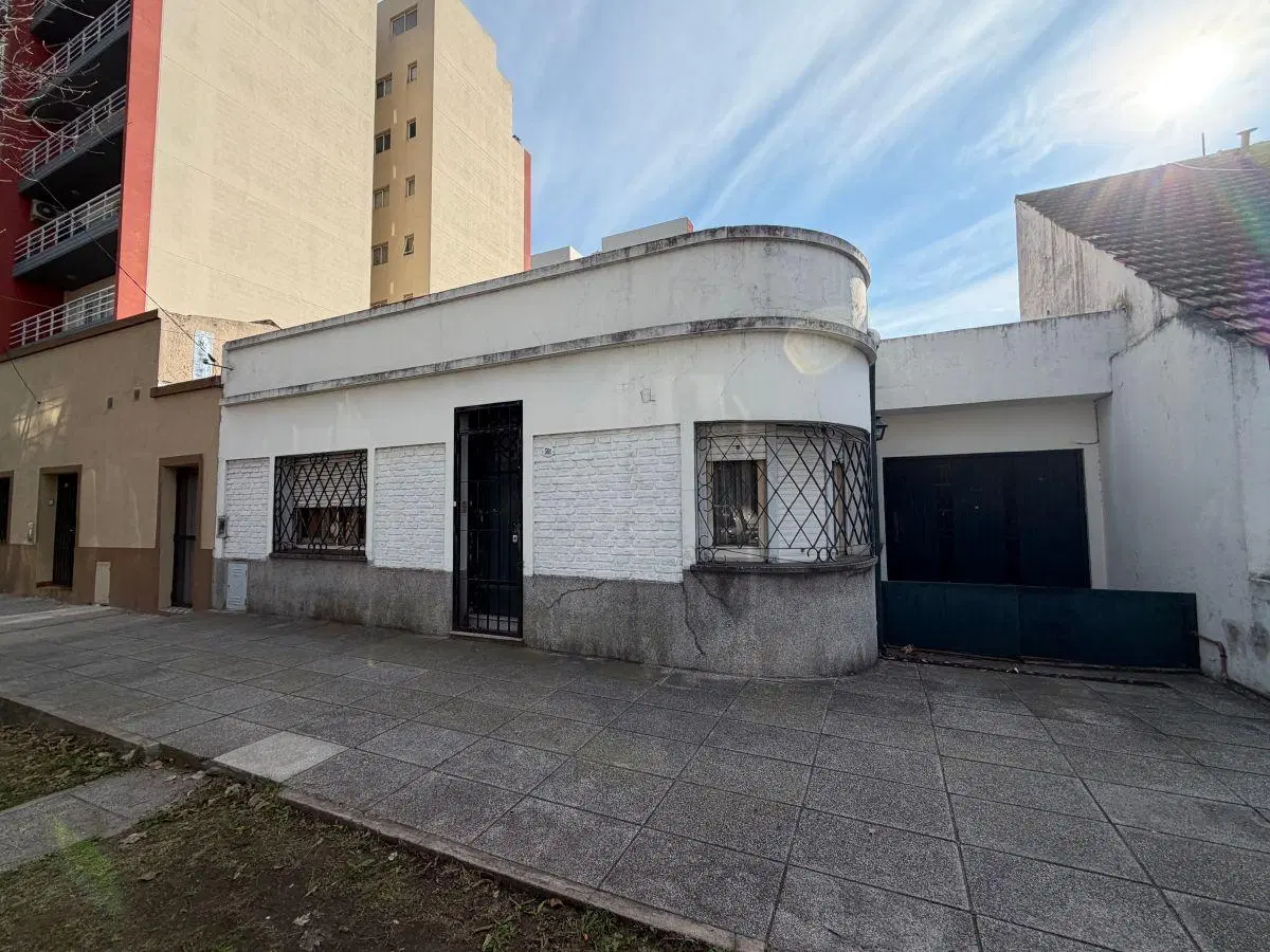 CASA 3 AMBIENTES SOBRE LOTE DE 10X28 2