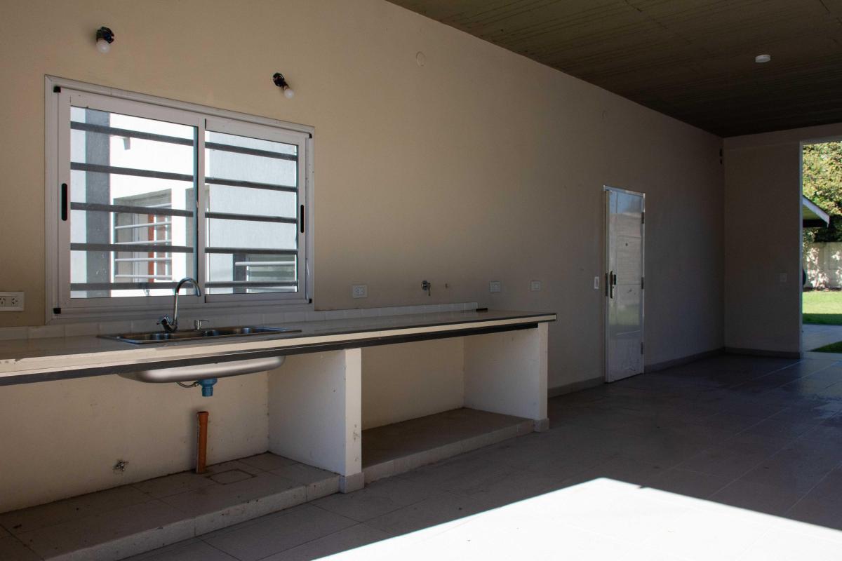 Casa en Venta a Estrenar en Villa Elisa 4