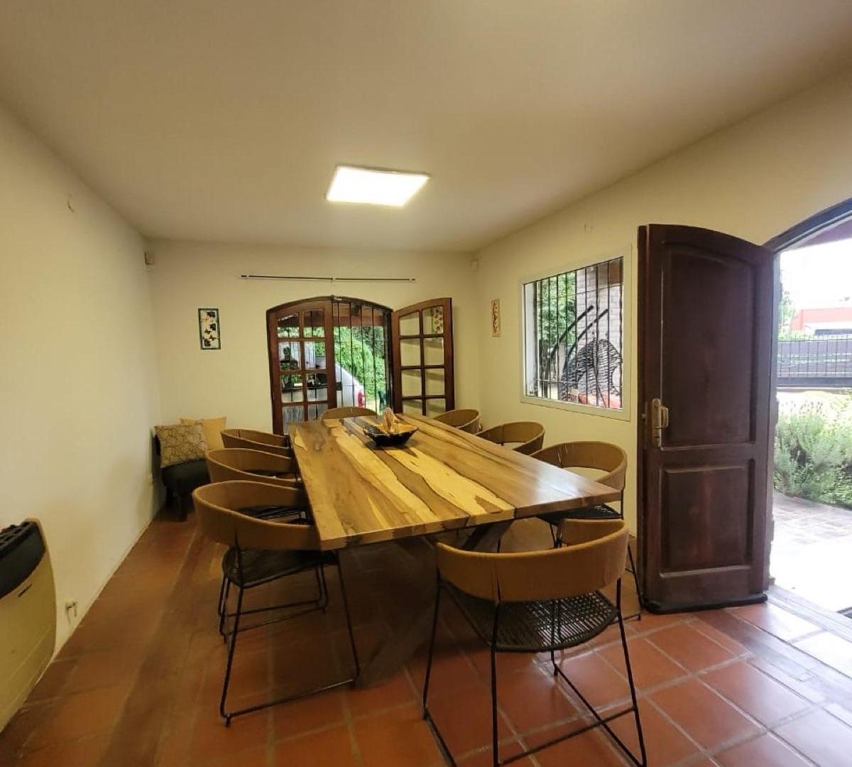Foto de CASA 3 DORMITORIOS CON AMPLIO JARDÍN Y PISCINA, imagen 3