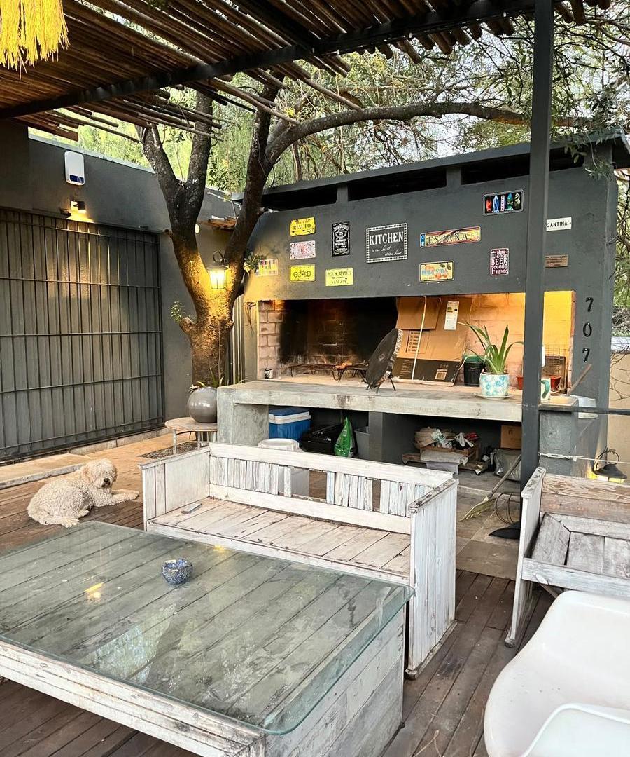 Foto de Casa de 3 dormitorios en terreno de 902 m2 con pileta y cochera doble, imagen 5