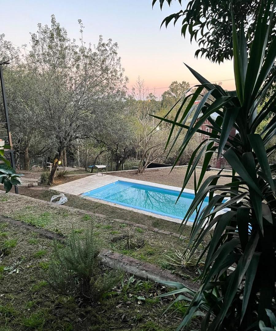 Foto de Casa de 3 dormitorios en terreno de 902 m2 con pileta y cochera doble, imagen 1