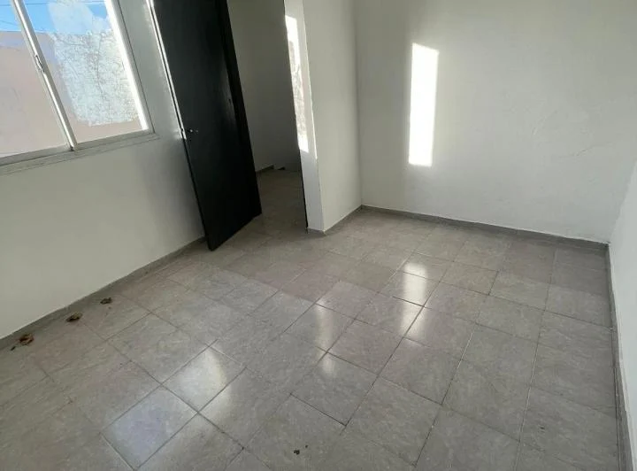 EN ALQUILER DUPLEX 2 DORMITORIOS CON INGRESO P/VEHICULO Y PATIO. SIN EXPENSAS. 5