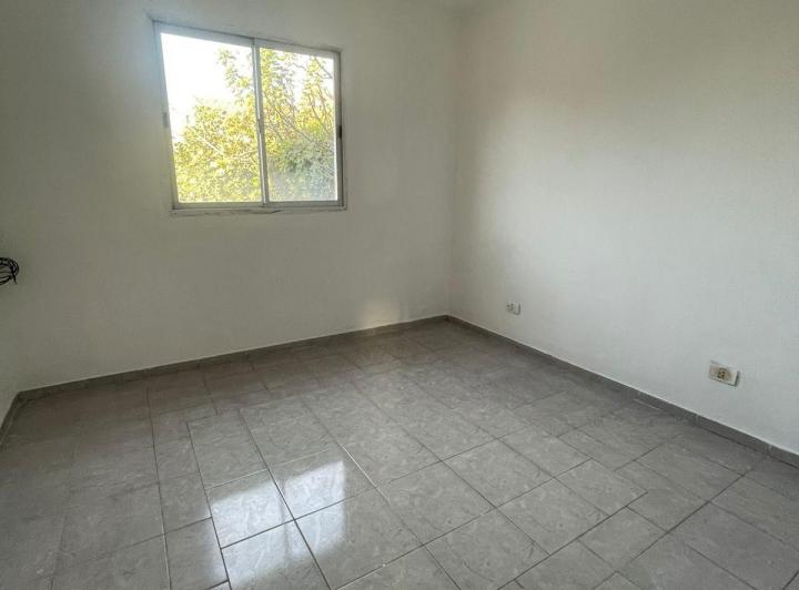 EN ALQUILER DUPLEX 2 DORMITORIOS CON INGRESO P/VEHICULO Y PATIO. SIN EXPENSAS. 1