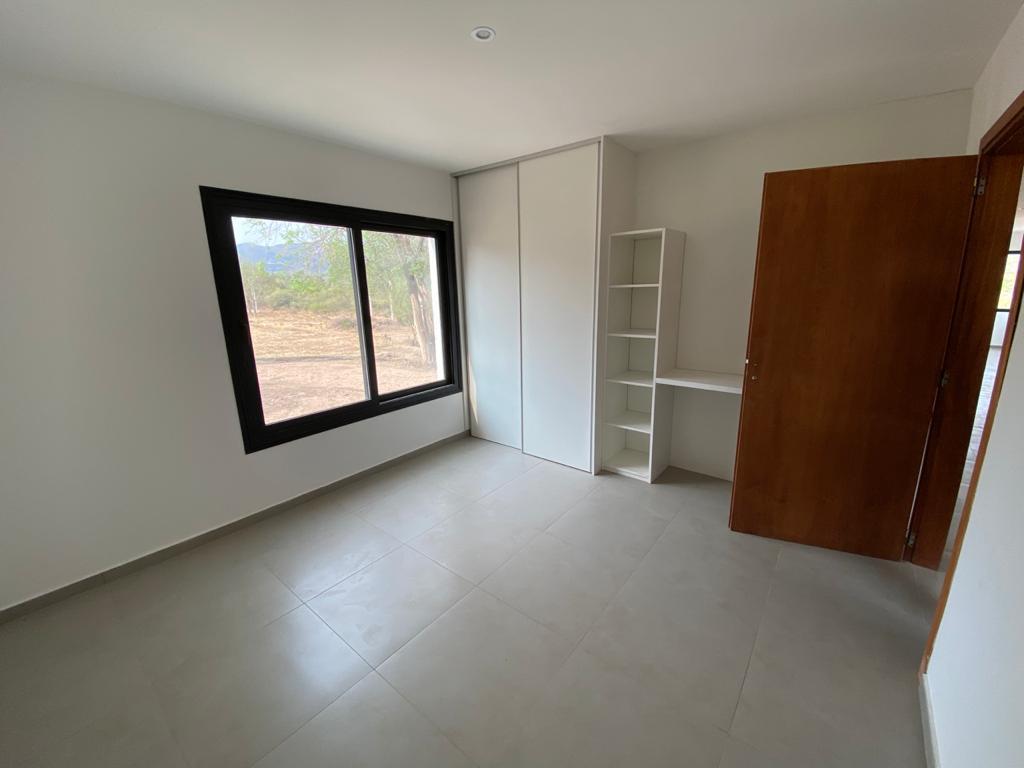 Estilo Minimalista - Barrio Cerrado - Venta - Permuta 4