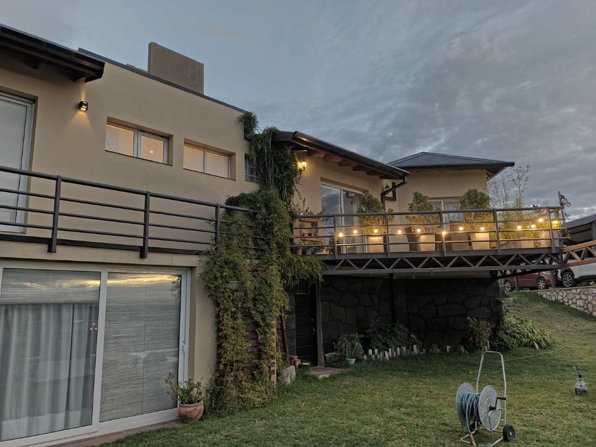 Foto de Casa en Venta en La Falda, imagen 2